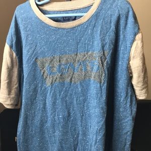 Levi’s tee